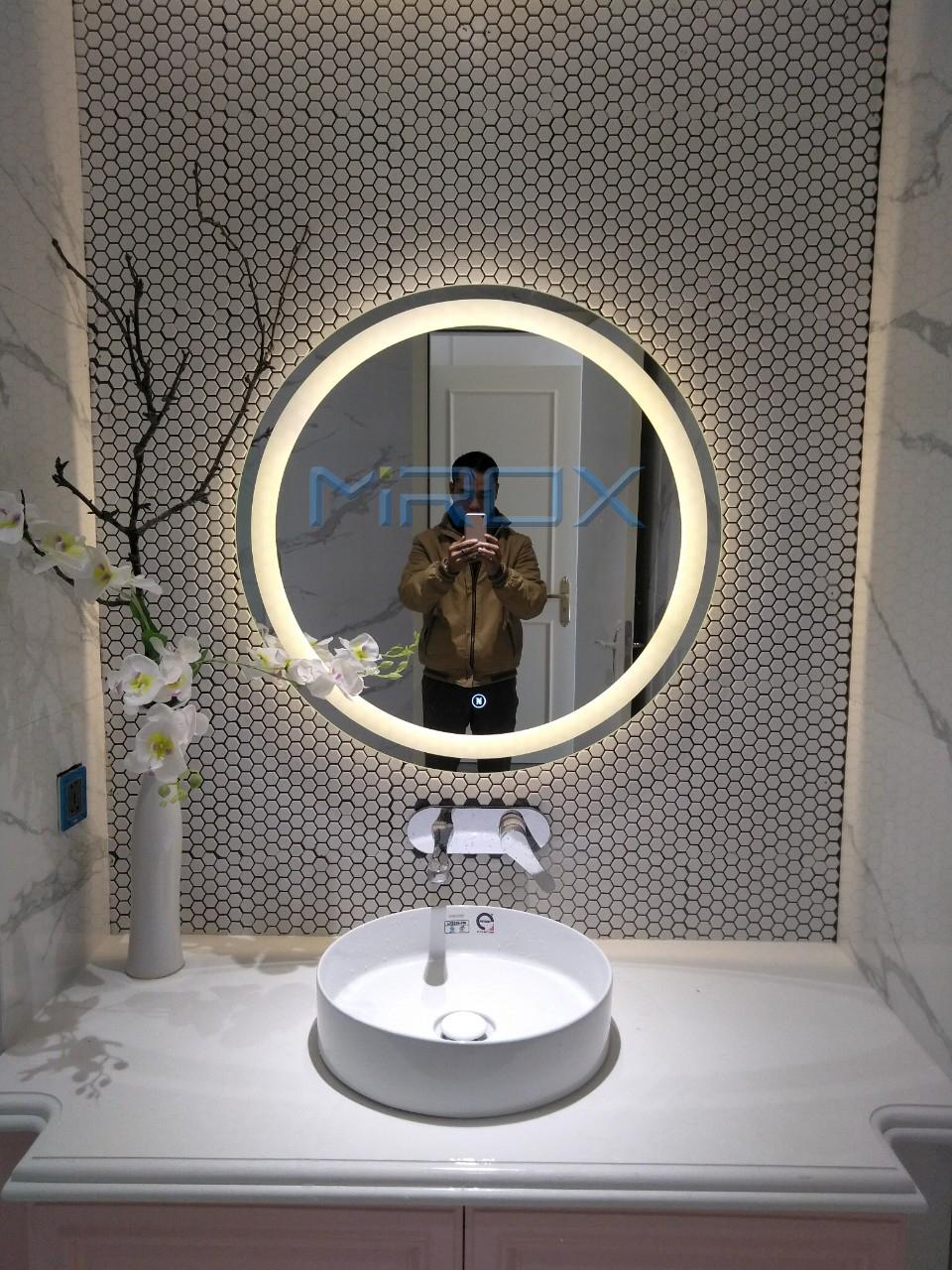 Gương đèn led tròn là sự lựa chọn hoàn hảo cho phòng tắm hiện đại của bạn. Với ánh sáng led trang trí tinh tế và hiệu quả, gương đèn led tròn tạo ra không gian sáng và sang trọng. Sản phẩm được làm từ chất liệu cao cấp, đảm bảo độ bền và chống thấm nước. Hãy xem hình ảnh liên quan để tìm hiểu thêm về gương đèn led tròn và trang trí phòng tắm của bạn!